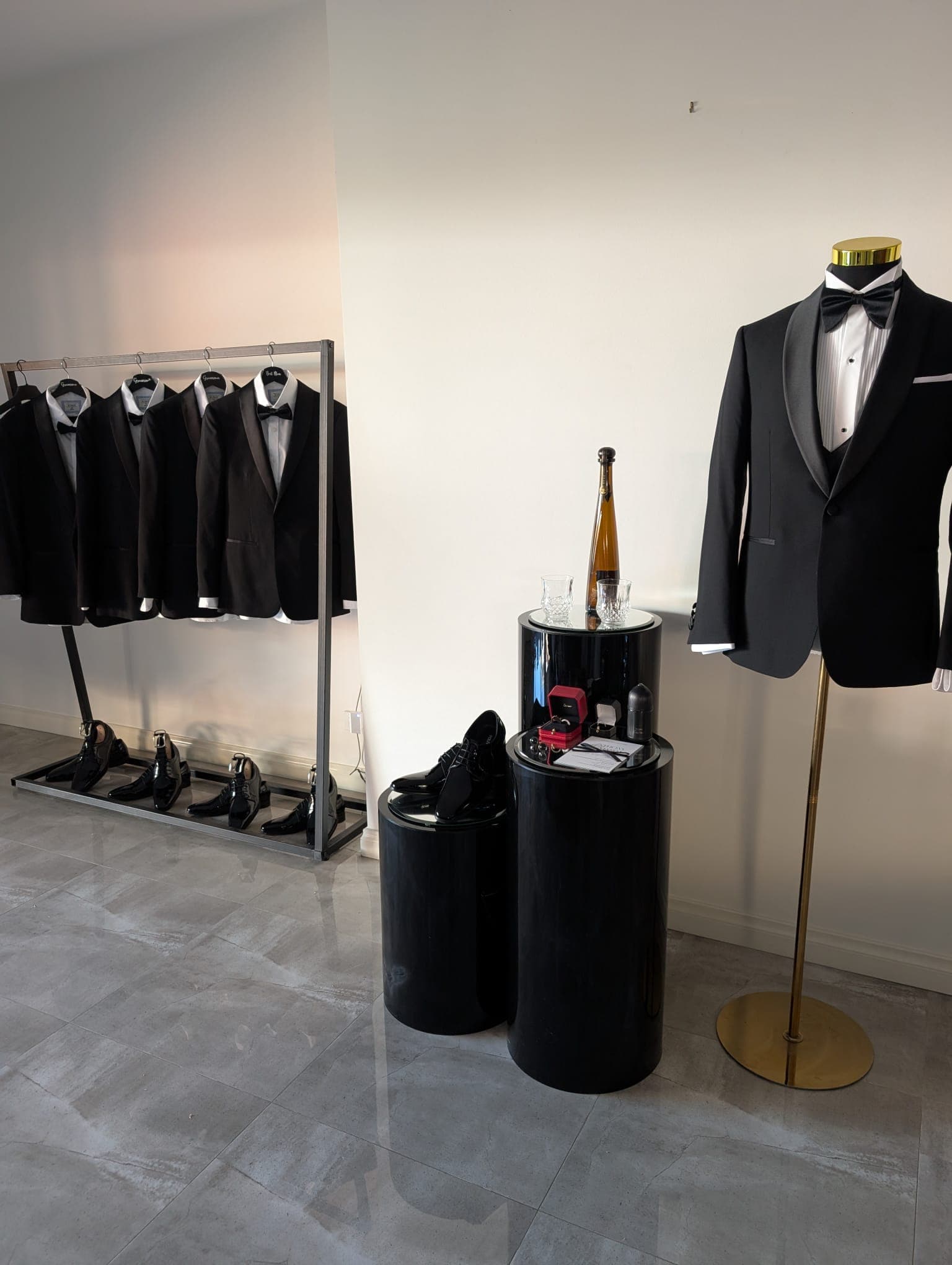 Black and gold male mannequin